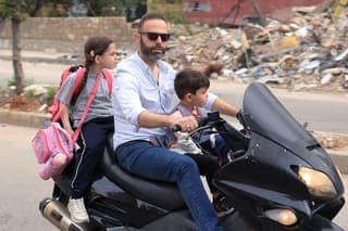 Image for Lebanese joy at returning to homes in the south mixed with horror at ruins of war