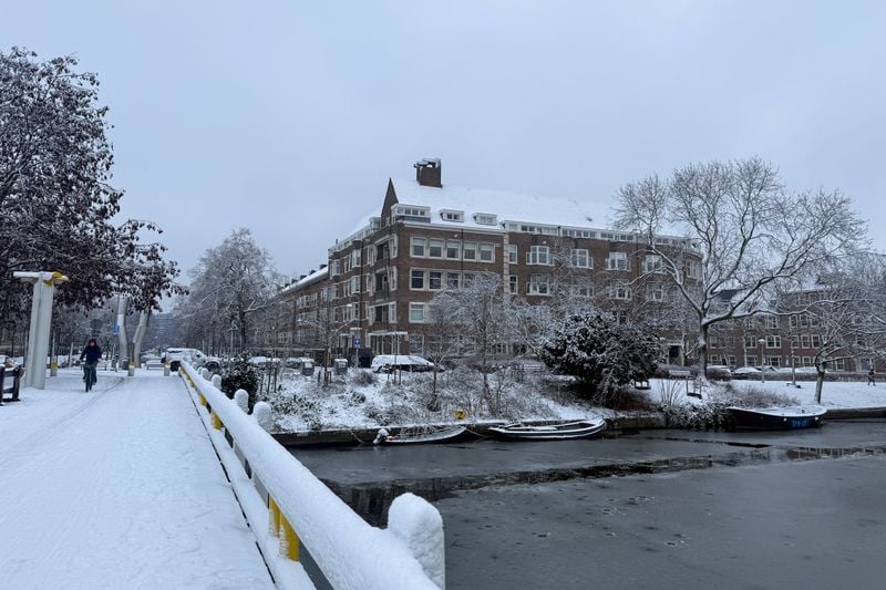 Image for More travel chaos to hit Europe as cold snap brings more snow