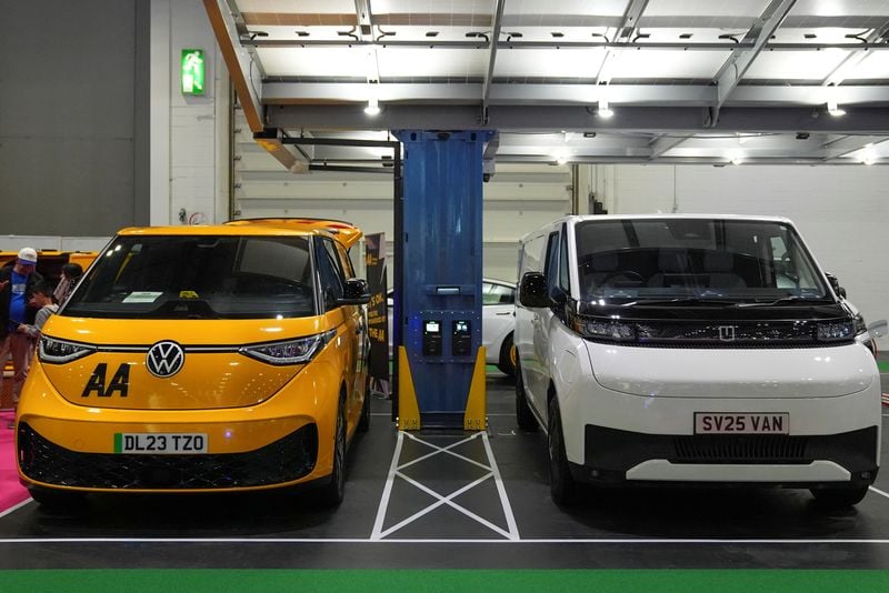 Image for Britain to introduce $2 billion package to help switch to EVs