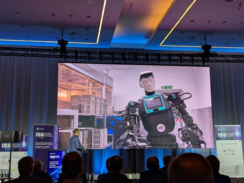 Image for STMicroelectronics plans robots, retraining to avoid closures