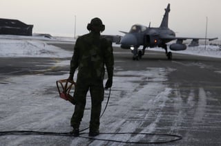 Image for Swedish fighter jets patrol Iceland in show of force over Arctic