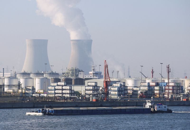 Image for Shipping traffic around Antwerp port partially halted after oil spill