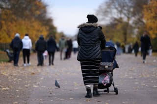 Image for UK's Kensington Gardens reopens after police find no hazardous material near London Israeli embassy