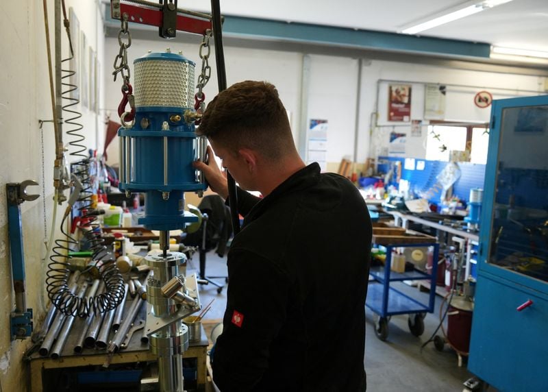 Image for Germany not doing enough to halt economic 'free fall', says industry body