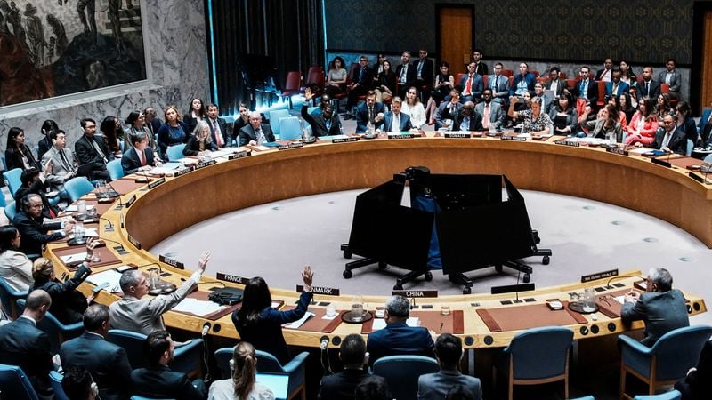 Image for UN Security Council decides not to lift Iran sanctions, but still time to agree delay