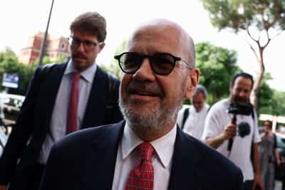 Image for Italy judge gives Depardieu till October to settle Rome paparazzo case