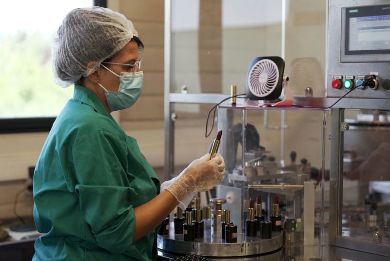 Image for French manufacturing sector contracted further in November, PMI shows