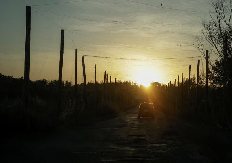 Image for Zelenskiy visits Kupiansk as Ukraine retakes parts of frontline town