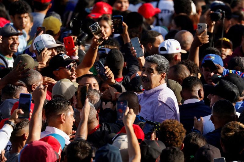 Image for Distrust, desertions, and dwindling bonuses undermine Socialist Party’s grip on Venezuela