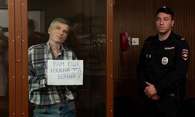 Image for Exclusive-Jailed Russian dissidents call for mass prisoner release as part of a peace deal with Ukraine