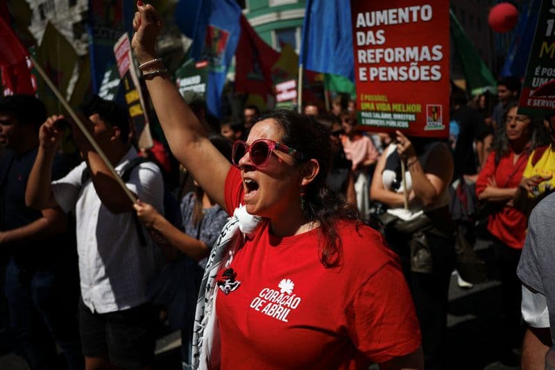Tens of Thousands Rally in Lisbon Against Planned Labour Reforms