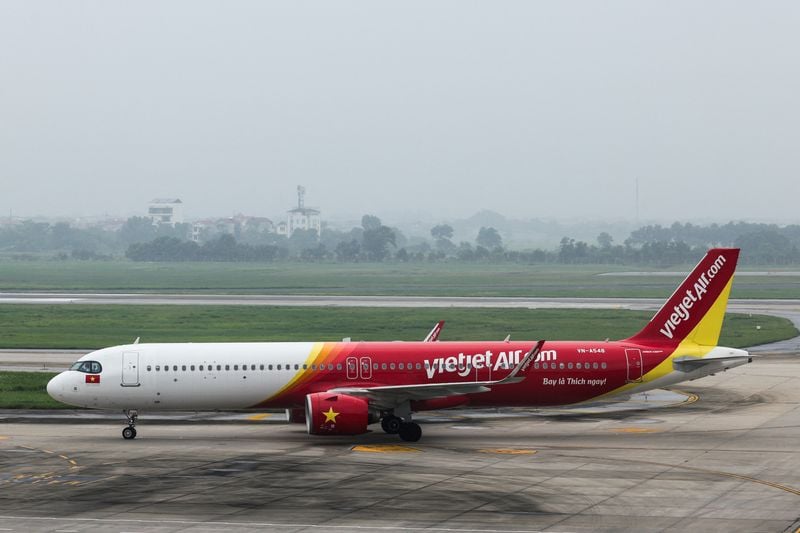 Image for Vietnamese airline Vietjet orders 100 Airbus jets, 40 Rolls-Royce engines