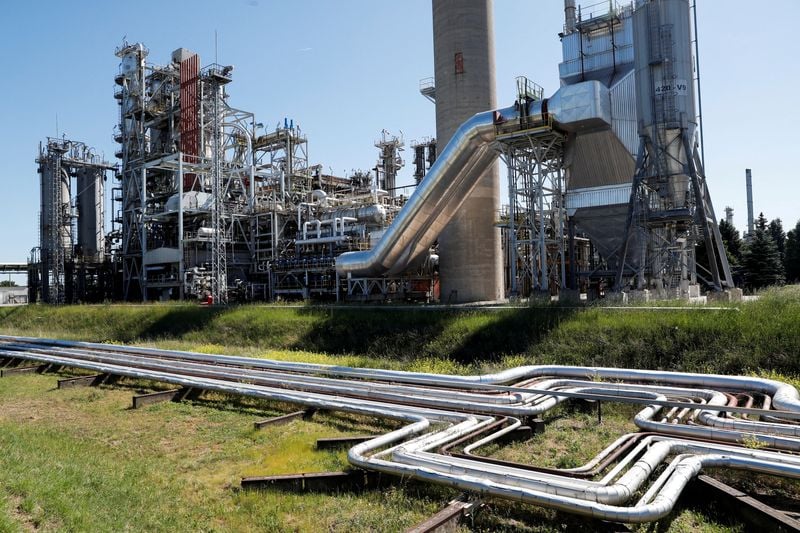 Image for Hungary's MOL, refiner Slovnaft accuse Croatia's JANAF of breach of contract