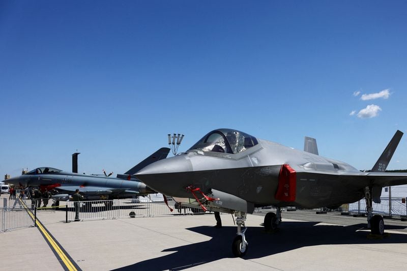 Image for Swiss to reduce F-35 fighter jet order from US as costs rise