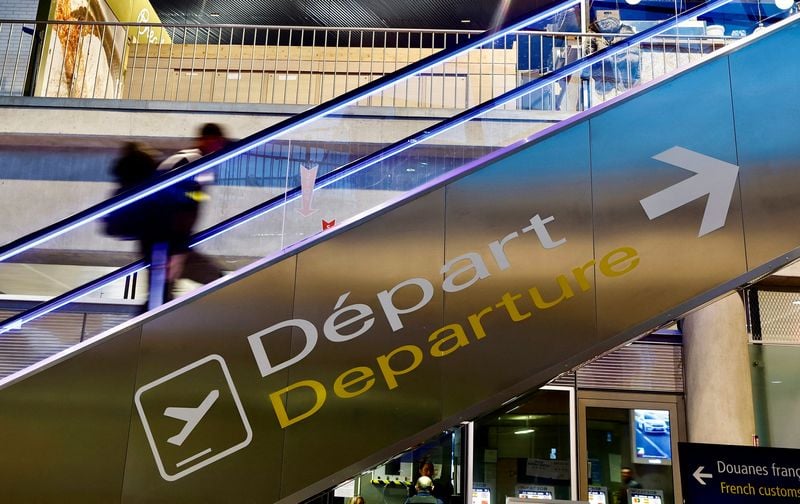 Image for France asks airlines to reduce flights at Paris airports due to planned air traffic controller strike