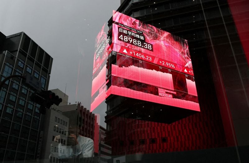 Image for Tech, banks weigh on Wall Street; Trump eases Iran oil fears