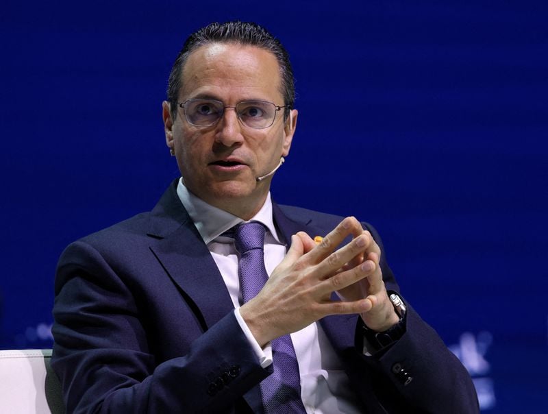 Image for Shell CEO says oil major does not have to buy assets anytime soon