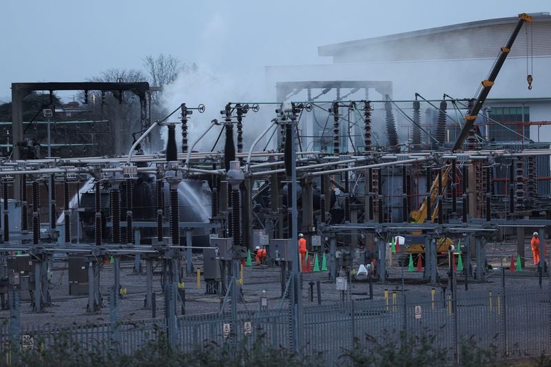 Image for 'Preventable' National Grid failures led to Heathrow fire, findings say