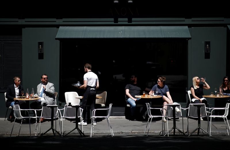 Image for French services sector contracted in January for first time since October, PMI shows