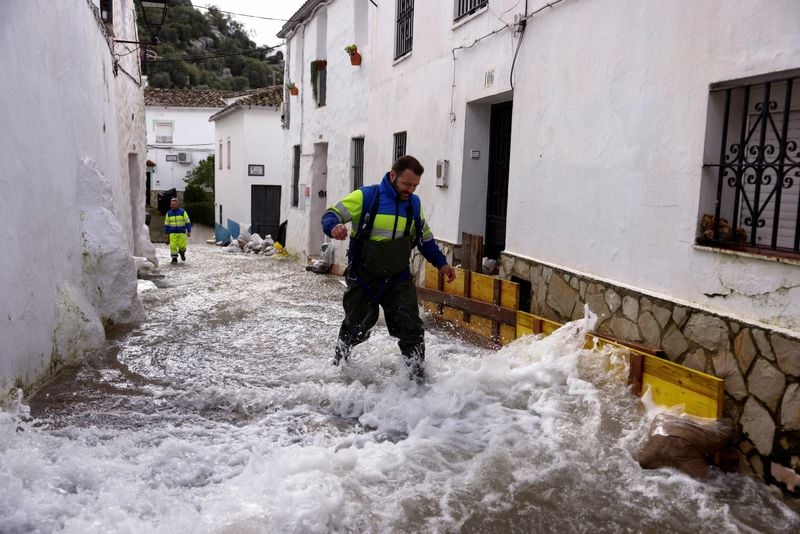 Image for Spain approves $8 billion in aid for storm-battered regions