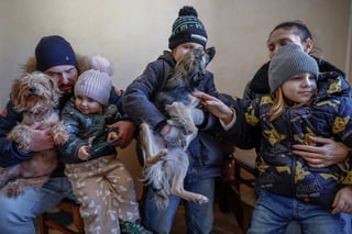 Image for The Kyiv family, with its pets and pigs, defying Russia and the cold