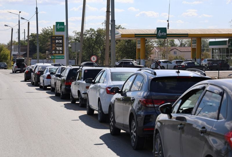 Image for Crimea freezes fuel prices, imposes rationing as shortages persist