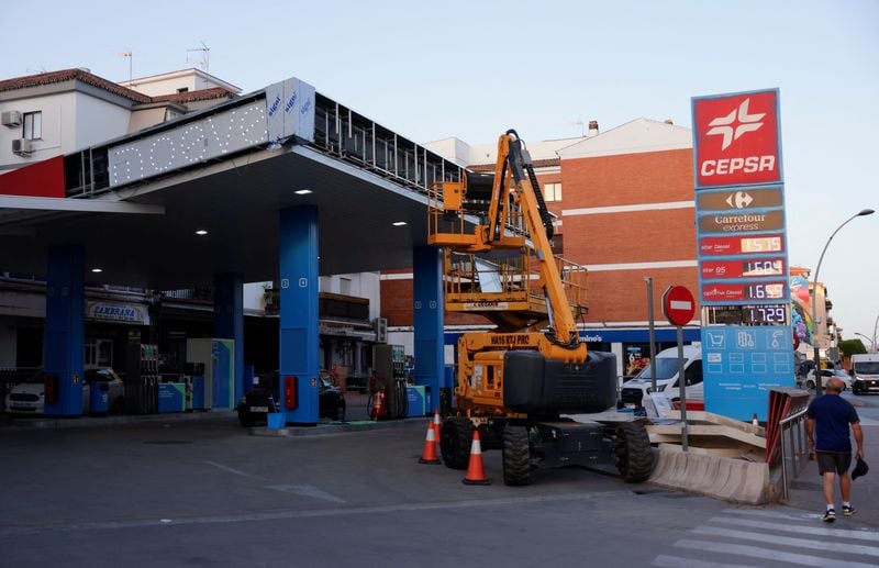 Image for Spanish oil company Moeve's profit hit by 50-million-euro blackout cost