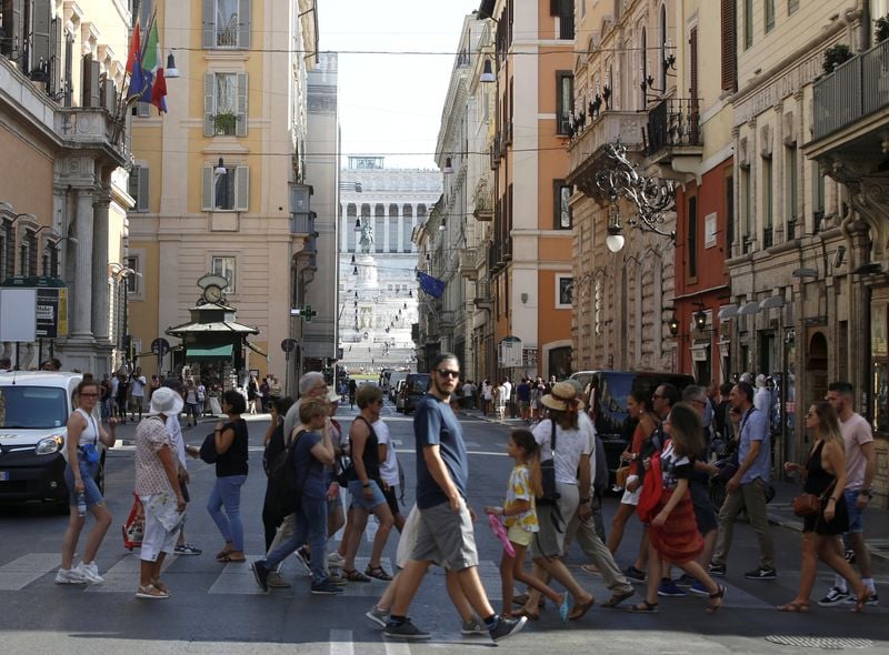 Image for Italy's immigration and emigration both soaring, stats agency says