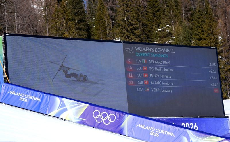 Image for Olympics-Alpine skiing-Vonn crashes out of women's downhill