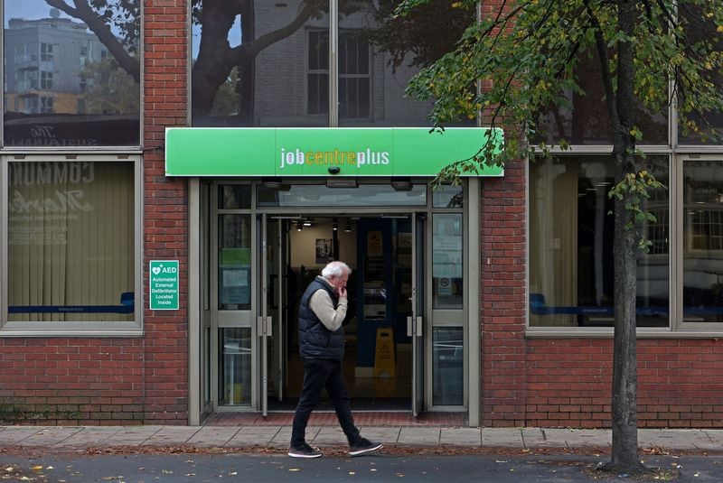 Image for Worsening UK labour market bolsters Bank of England rate cut bets