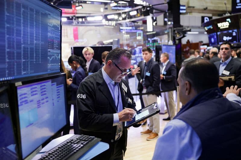 S&P 500 Briefly Tops 7,000 Before Pullback as Fed, Big Tech Earnings Loom
