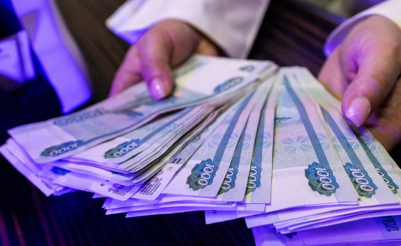 Image for Russia says it will increase forex sales in September in a move that supports rouble