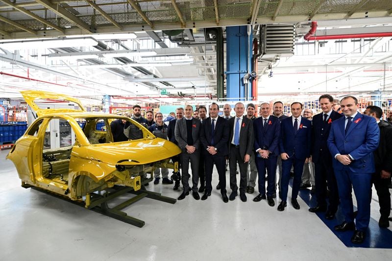 Image for Stellantis exceeds Italy supplier spending target, eyes output rebound