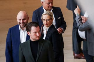 Image for German parliament approves voluntary 1,000-euro worker relief bonus