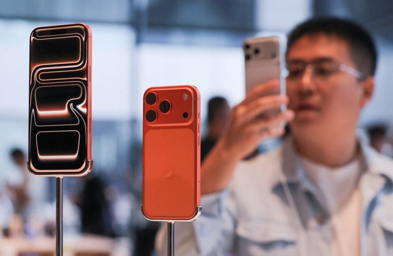 Image for Apple to prioritize premium iPhone launches in 2026 amid memory crunch, Nikkei Asia reports