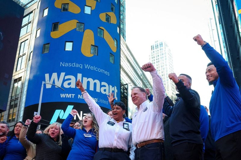 Image for Walmart hits $1 trillion market value, joins club dominated by Big Tech giants