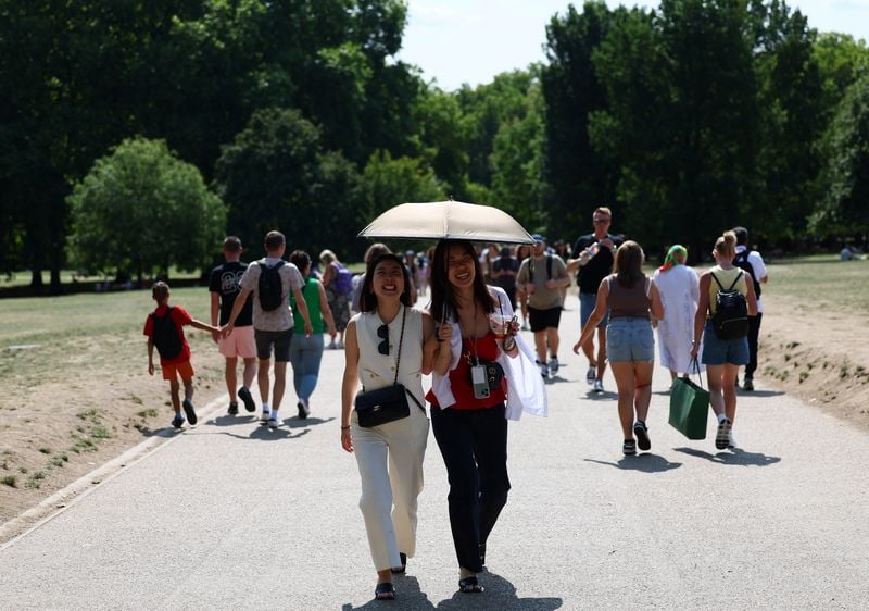 Image for UK records hottest and sunniest year ever in 2025, says weather service