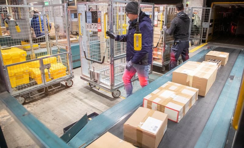 Image for Swiss Post to temporarily suspend goods consignments to US