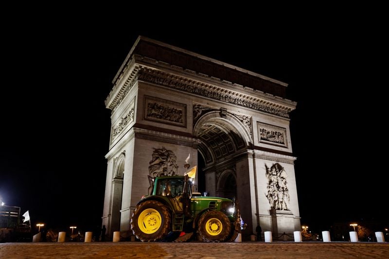 Image for French farmers stage new Paris protest in effort to halt Mercosur deal