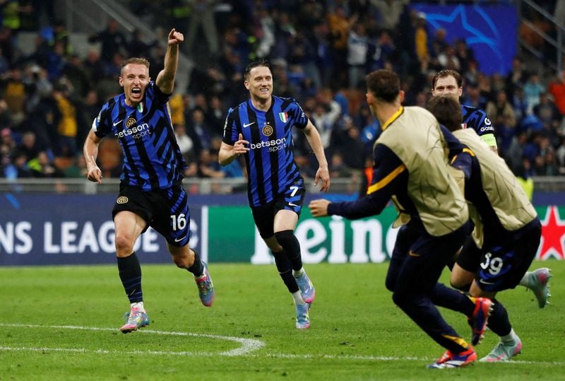 Image for Soccer-Barcelona's defensive frailty costs them European dream