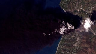 Image for Russia still tackling a blaze at Tuapse port