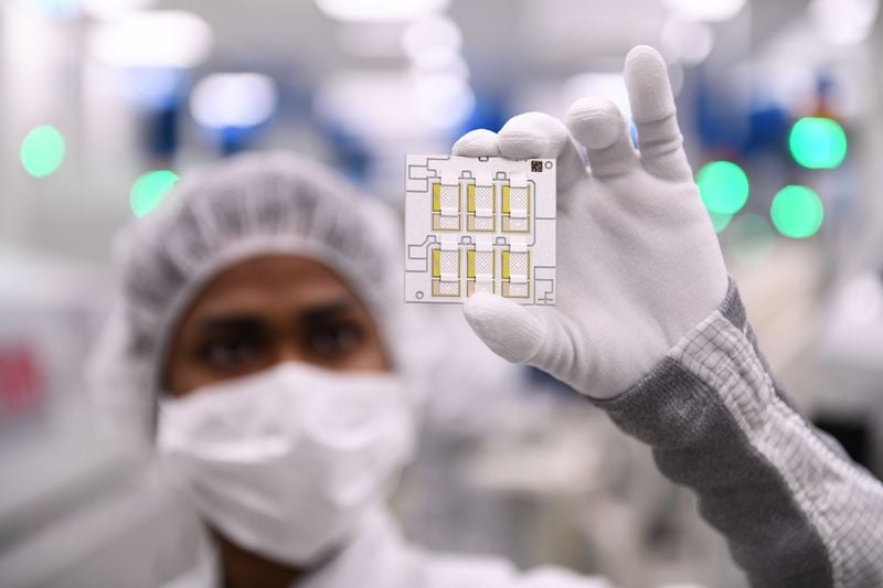 Image for Continental shares tumble on bleak 2025 autos outlook