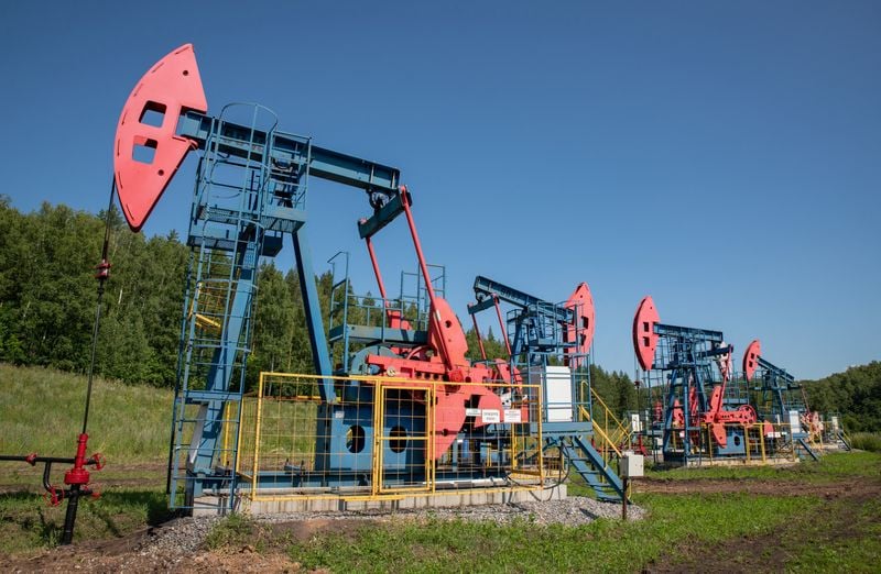 Image for Oil retreats as investors' focus on Ukraine, US fuel supplies