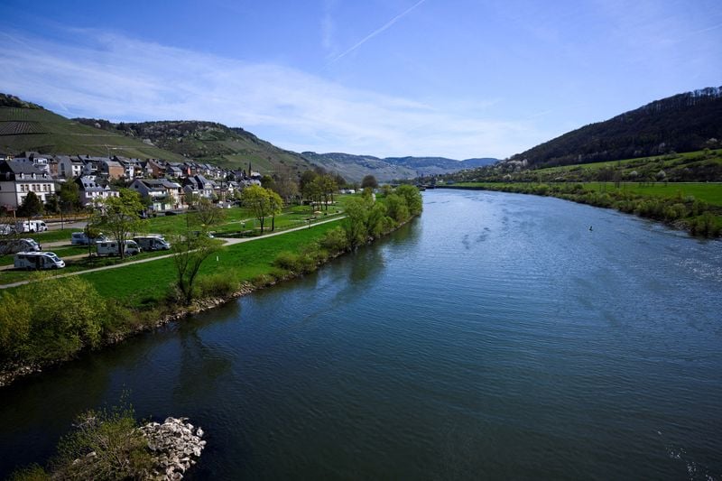 Image for Mosel river in Germany reopened to shipping, damaged lock working
