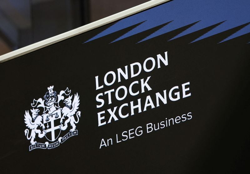 Image for London stocks advance after US jobs data quells slowdown worries