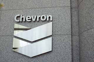 Image for Chevron, Shell to sign agreements for oil, gas areas in Venezuela, sources say