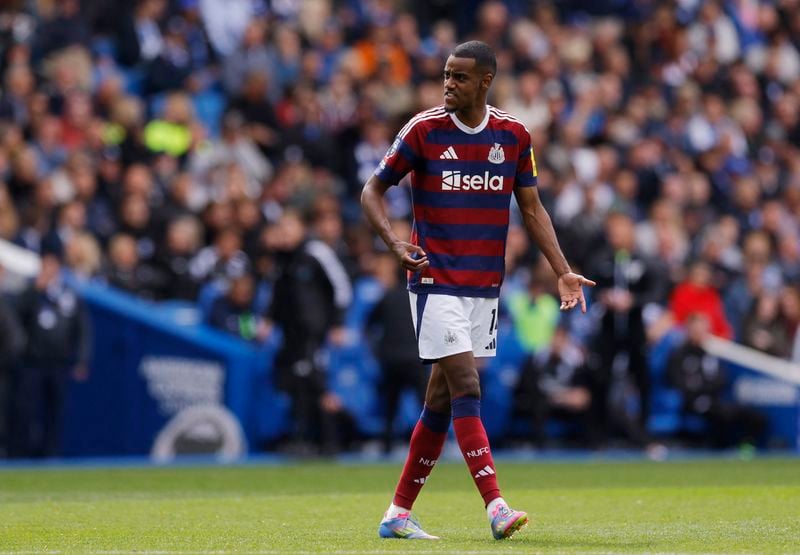 Image for Soccer-Premier League clubs spend record 3 billion pounds in summer frenzy