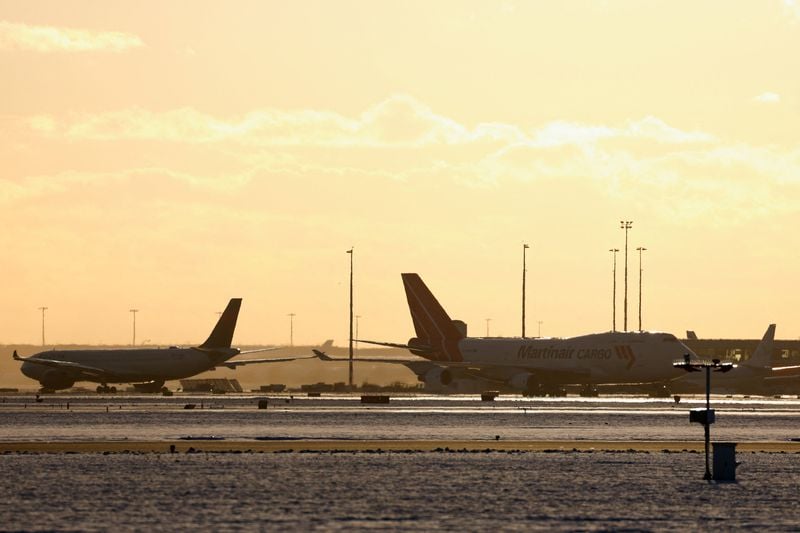 Image for KLM running out of de-icing fluid for planes in Amsterdam
