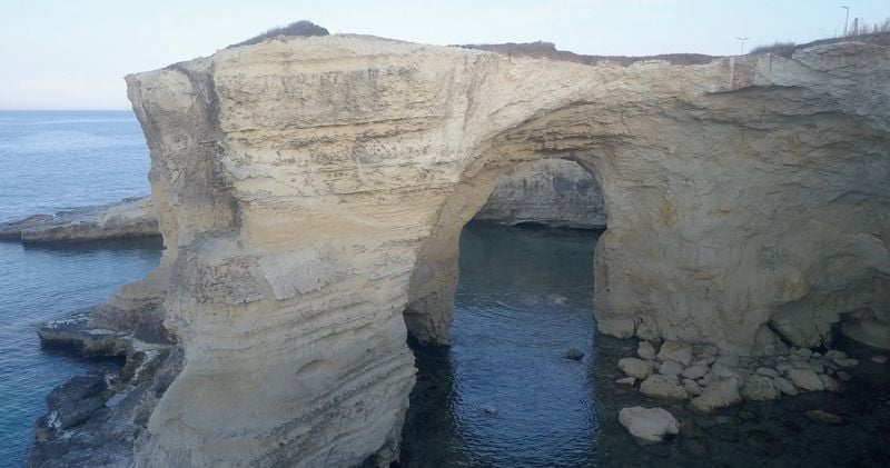 Image for 'Lovers' Arch' collapses on Valentine's Day on Italy's Adriatic coast