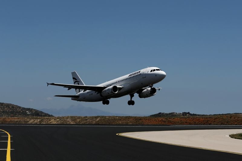 Image for Factbox-Airlines suspend Middle East flights